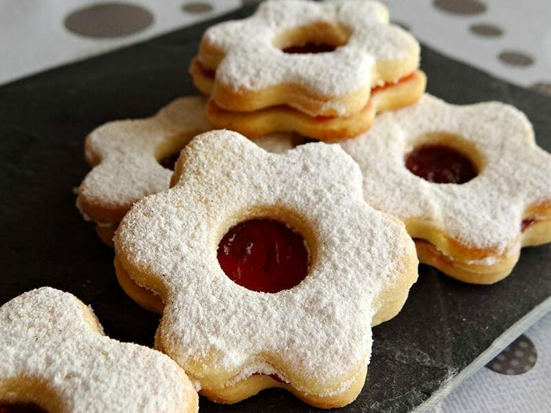 Biscuits sablés à la confiture de framboises