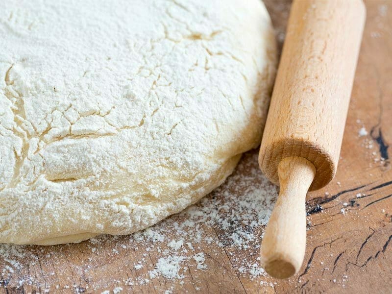 Pâte à pizza à la farine de maïs : recette de pâte à pizza