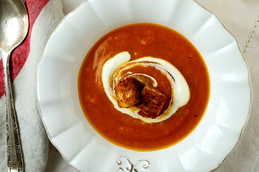 Soupe aux tomates et crème fraîche