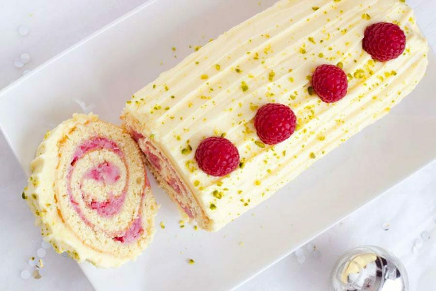 Bûche de Noël chocolat blanc et framboise - Les recettes de Mumu