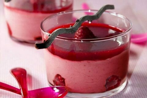 Mousse à la framboise et son coulis