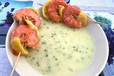 Soupe de concombre et crevettes marinées au citron