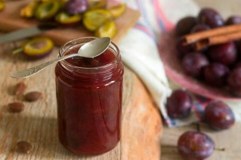 Confiture de quetsches à la cannelle