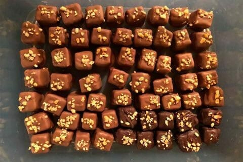 Caramels aux cacahuètes enrobés de chocolat