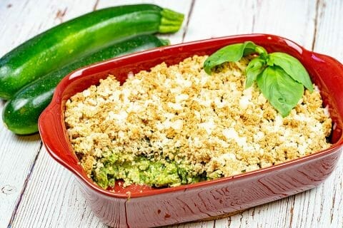 Crumble courgettes, basilic et parmesan