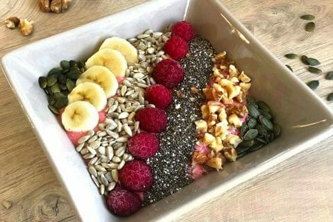 Smoothie bowl framboise, mangue, banane