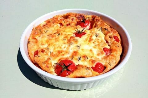 Clafoutis tomates cerises et fromage de chèvre