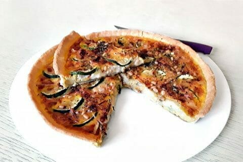 Tarte courgettes, chèvre et pignons de pin