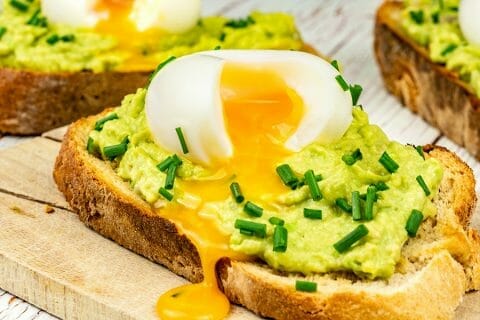 Tartine avocat et oeuf mollet