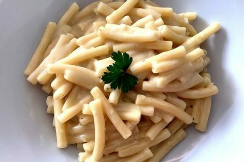 Macaroni sauce Alfredo