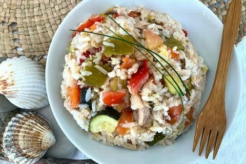 Salade de riz au thon et aux légumes croquants