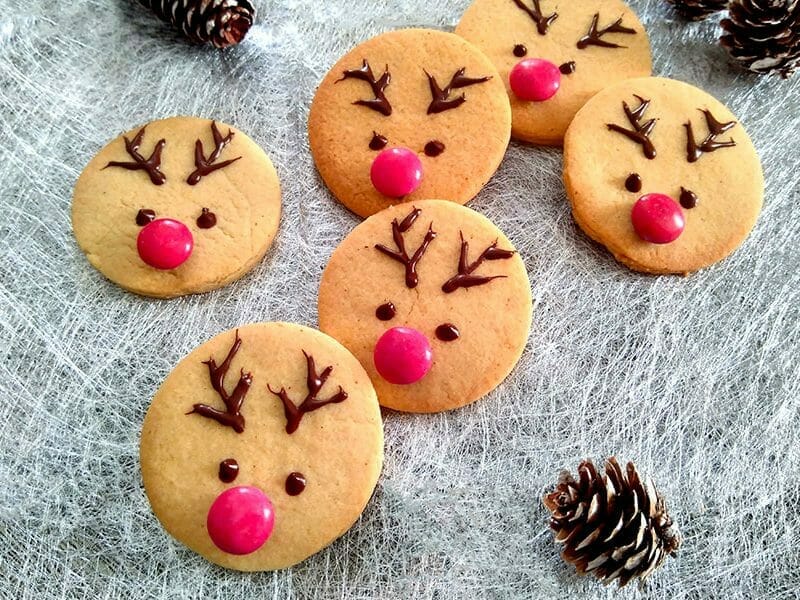 Sablés de Noël décorés au glaçage : Recette de Sablés de Noël décorés au  glaçage