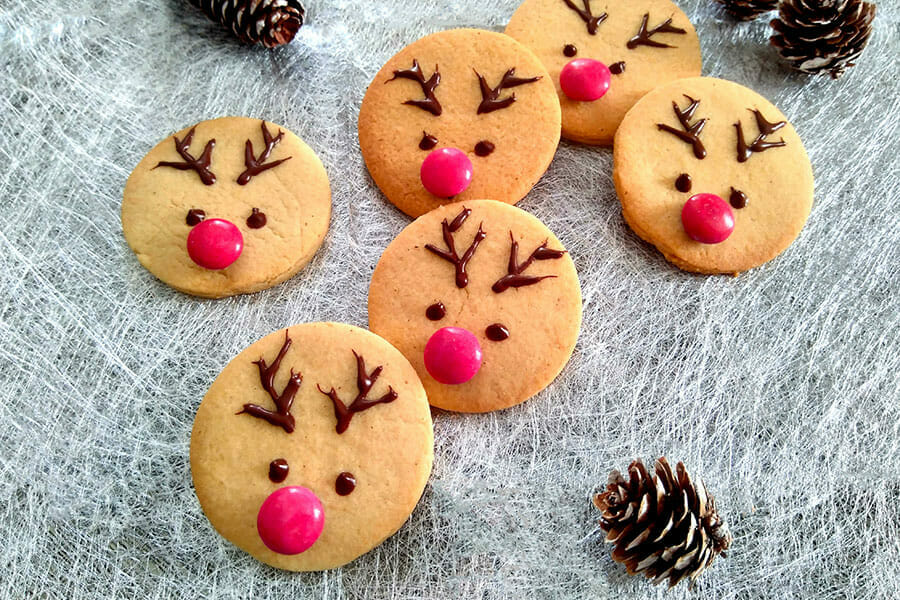 Biscuits sablés à la cannelle bonhomme et sapin de Noël - tampon à