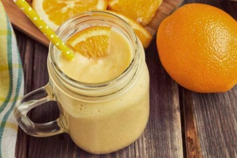 Smoothie orange, pomme et banane