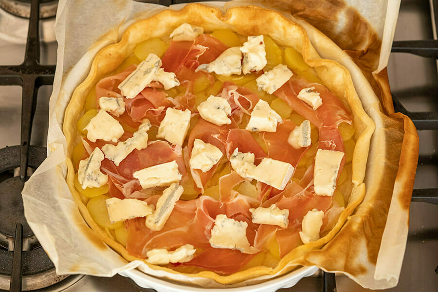 Tarte gorgonzola jambon cru avant appareil