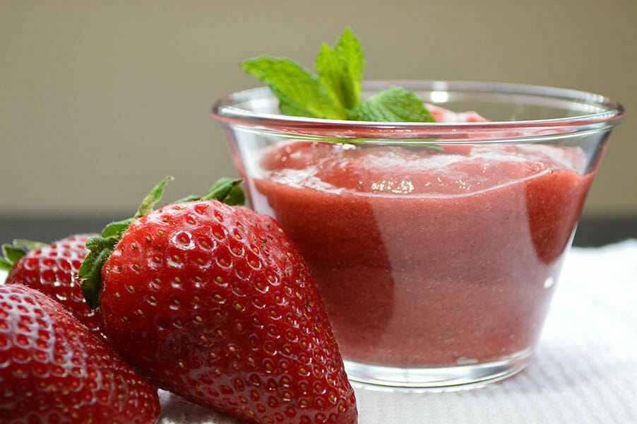 Recette de compote de fraise, pomme et poivron rouge pour bébé