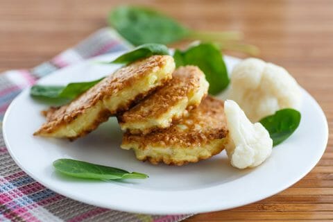 Galettes de chou-fleur et sauce yaourt