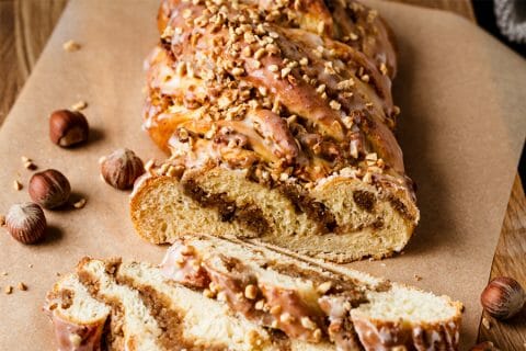 Brioche tressée aux noisettes