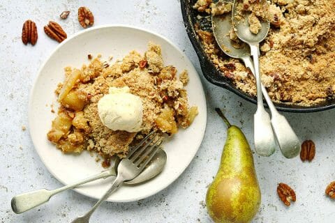 Crumble aux poires et noix de pécan