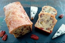 Cake à la fourme d’Ambert, noix et raisins secs au Thermomix