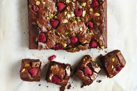 Brownie framboises, pistaches et pépites de chocolat blanc