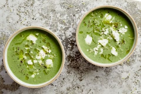 Velouté de courgettes, petits pois et basilic