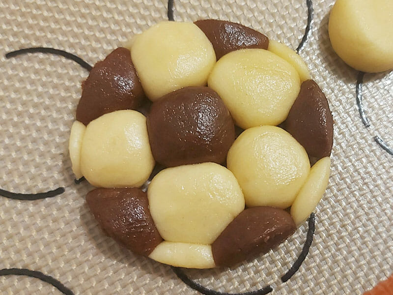 Découpe du biscuit ballon de foot