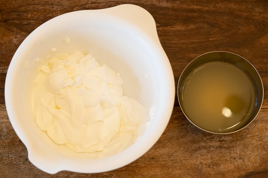 Crème fouettée et sirop au citron