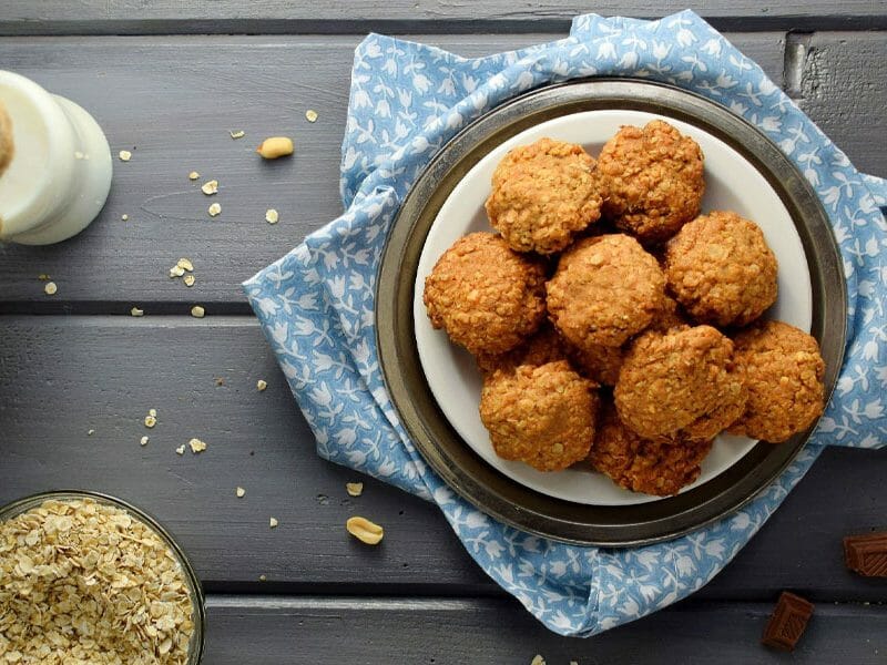 Biscuits aux flocons d’avoine, cacahuètes et chocolat au Thermomix