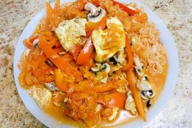 Poulet sauce poivron-tomate, riz et ses légumes au Thermomix