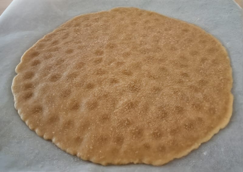 Galette sucrée au vin blanc et à l'huile d'olive étalée