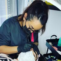 Illustration du profil de zina_microblading