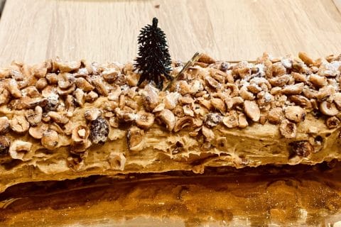 Cliquez pour zoomer ! Bûche pralinée aux éclats de noisettes caramélisés Thermomix par kikiki88