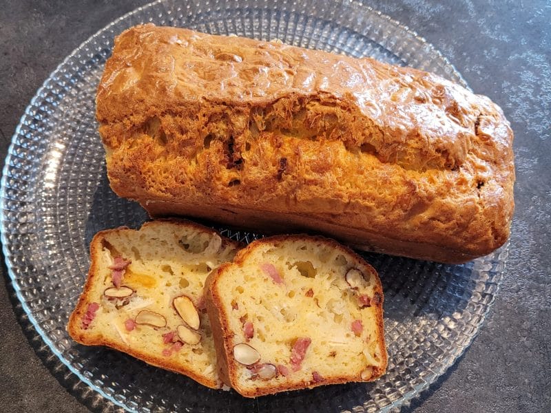Cliquez pour zoomer ! Cake chèvre, noisettes et lardons Thermomix par Anaïs