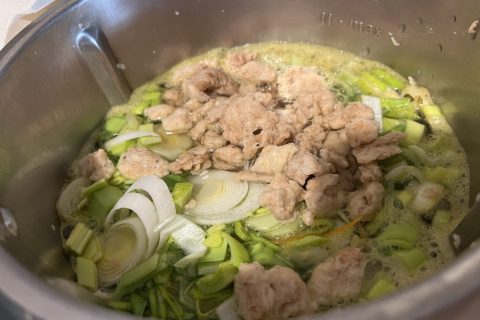 Cliquez pour zoomer ! Bouillon Chinois, poulet et poireaux Thermomix par paustjo