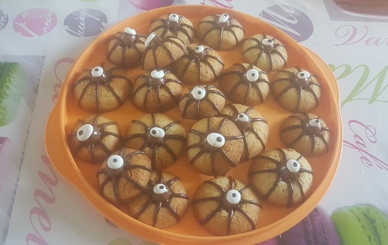 Cliquez pour zoomer ! Spider cookies (cookies araignées) Thermomix par Nita Maelange