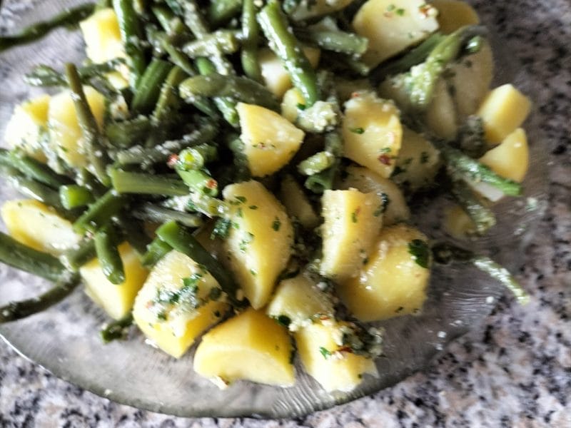 Cliquez pour zoomer ! Pommes de terre et haricots verts à l’ail et au persil Thermomix par ddk21