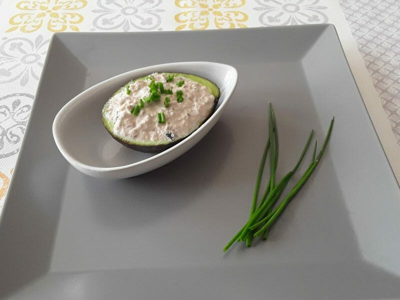 Cliquez pour zoomer ! Avocats aux rillettes de thon au basilic Thermomix par Erghy