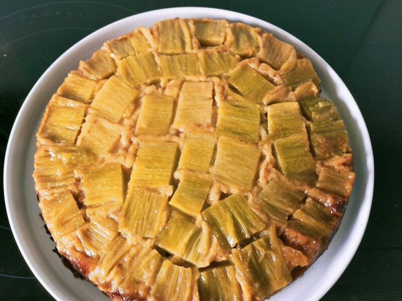 Cliquez pour zoomer ! Gâteau renversé à la rhubarbe et caramel au beurre salé Thermomix par Isa76