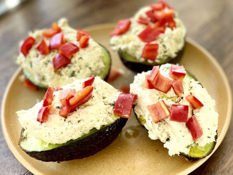 Cliquez pour zoomer ! Avocats aux rillettes de thon au basilic Thermomix par pierre-yves_11