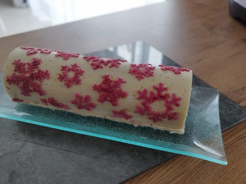Cliquez pour zoomer ! Bûche de Noël framboises et chocolat blanc Thermomix par vincecora