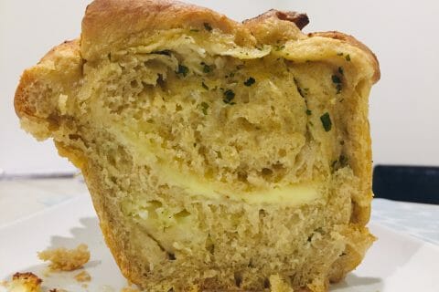 Cliquez pour zoomer ! Pain à l’ail, persil et mozzarella Thermomix par Bhettyna