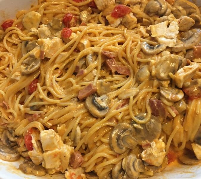 Cliquez pour zoomer ! Pennes au poulet, tomates et champignons Thermomix par Sabrina_b