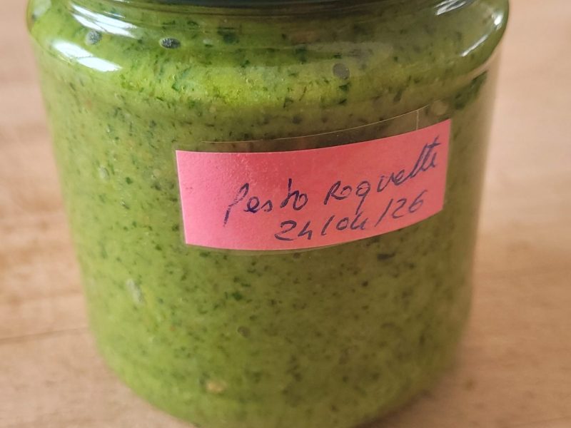 Cliquez pour zoomer ! Pesto de roquette et noisettes Thermomix par Bebebouille