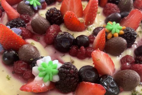 Cliquez pour zoomer ! Tarte renversée aux fruits rouges et citron vert Thermomix par myl-n71