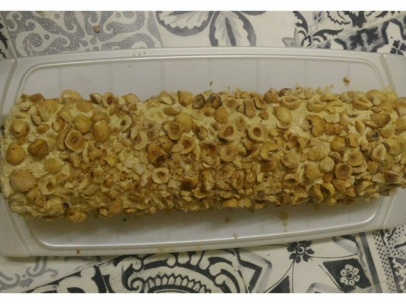 Cliquez pour zoomer ! Bûche pralinée aux éclats de noisettes caramélisés Thermomix par Kate Mac Key