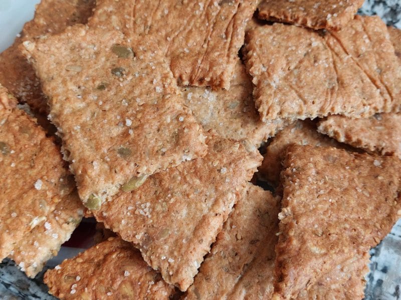 Cliquez pour zoomer ! Crackers salés à l’emmental et aux graines Thermomix par bibi73350