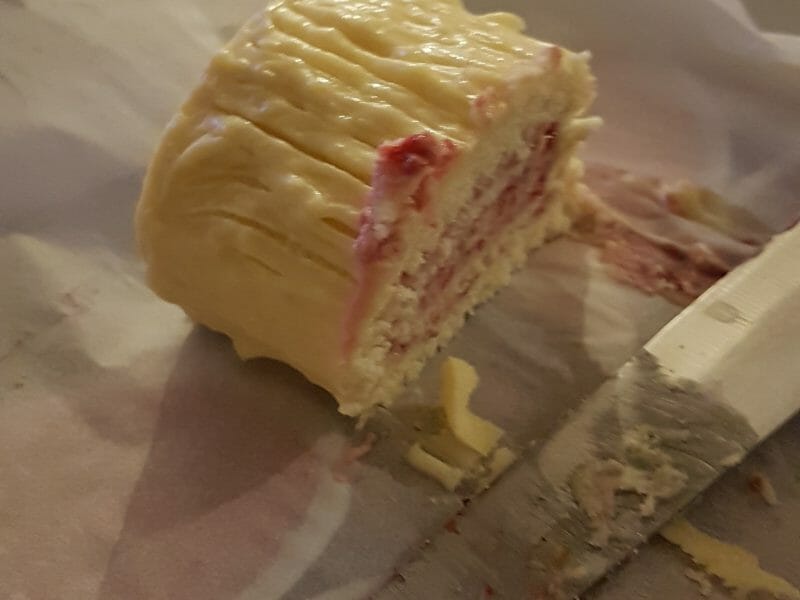 Cliquez pour zoomer ! Bûche de Noël framboises et chocolat blanc Thermomix par Liloo77