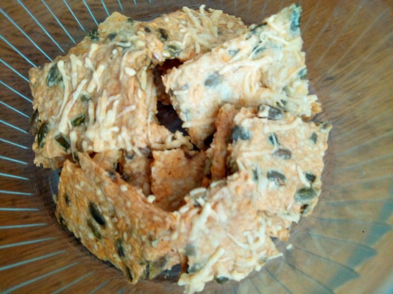 Cliquez pour zoomer ! Crackers salés à l’emmental et aux graines Thermomix par Marie 🌹🌹