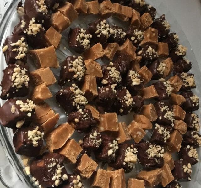 Cliquez pour zoomer ! Caramels aux cacahuètes enrobés de chocolat Thermomix par StephanieD